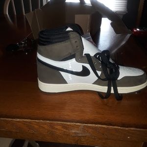 Travis Scott retro 1s